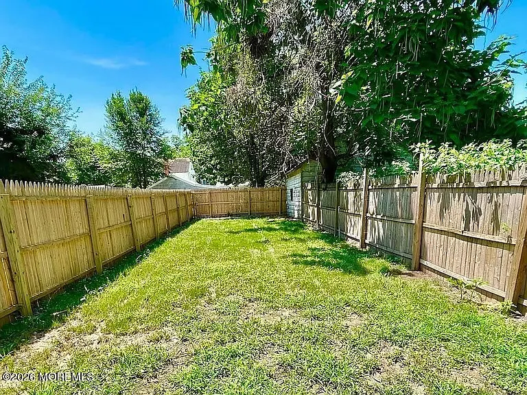 217 Wesley St — Photo 14