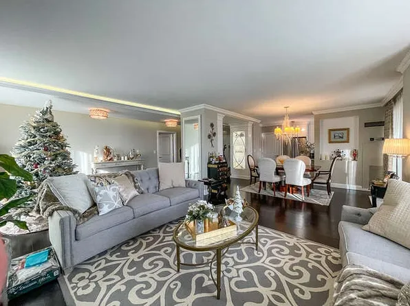 269 Grand Central Pkwy #5D, Floral Park, NY 11005