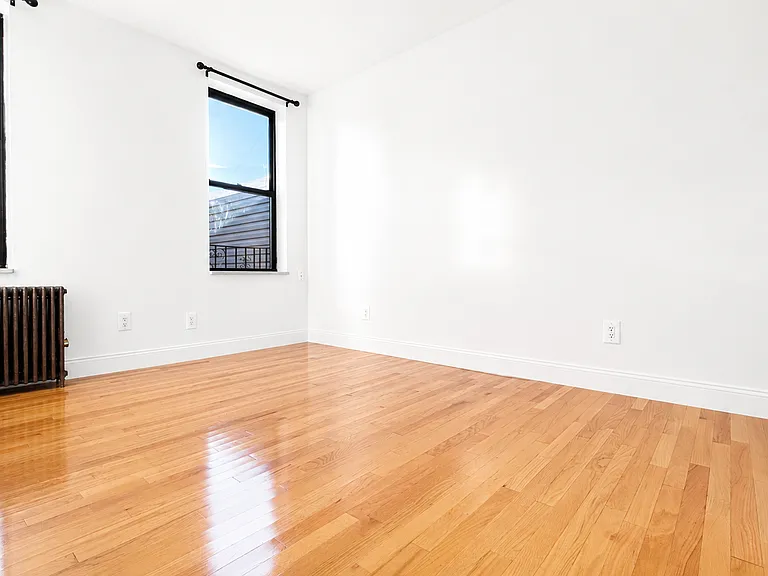 149 Leonard St #6 — Photo 4