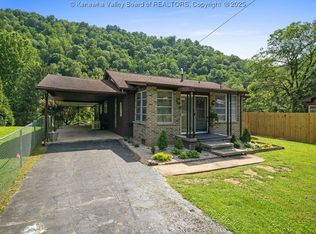 9627 Procious Maysel Rd, Procious, WV 25164