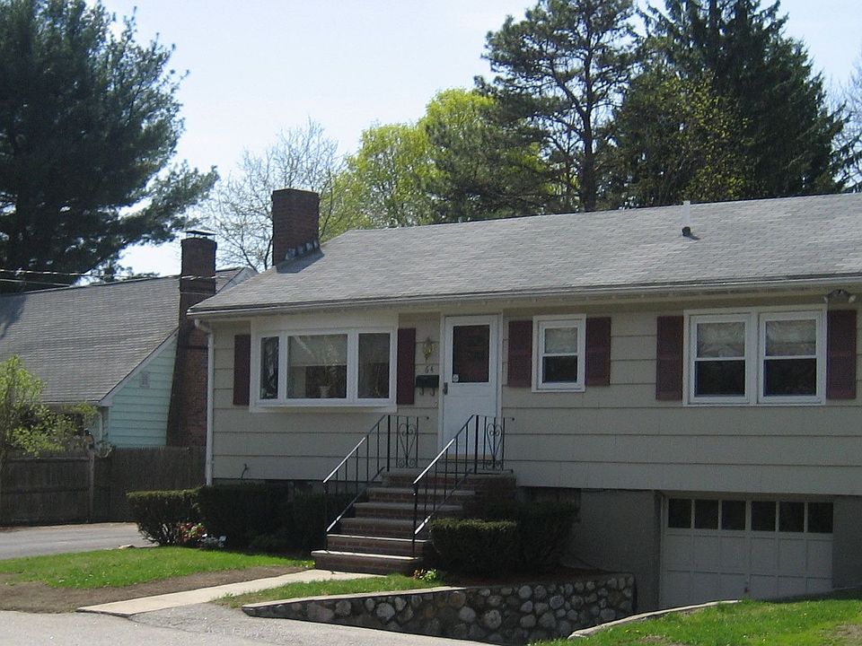 1 Car Garage & 4 Car Driveway