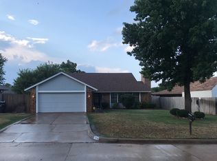 709 Wood Hollow Ln, Moore, OK 73160