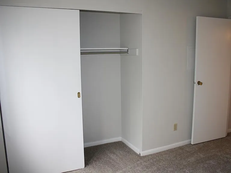 2445 Madison Rd #17 — Photo 8