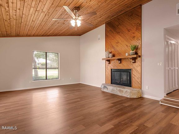 4th image of 114 Bayberry Ave