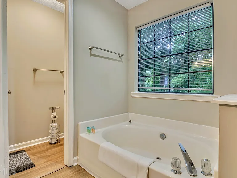 2025 Winsburg Dr NW — Photo 23