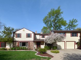 230 S Bristol Ln, Arlington Heights, IL 60005