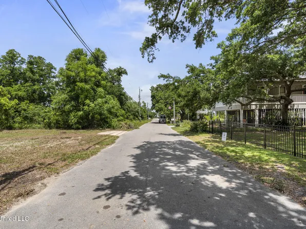 27 Terrace Ave #27, Pass Christian, MS 39571