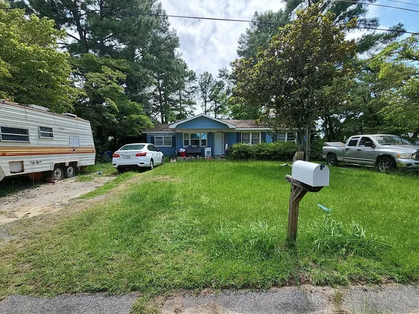 829 Lakecrest Dr, Fayetteville, NC 28301