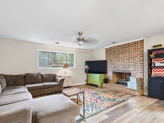 3rd image of 613 Edwards Dr