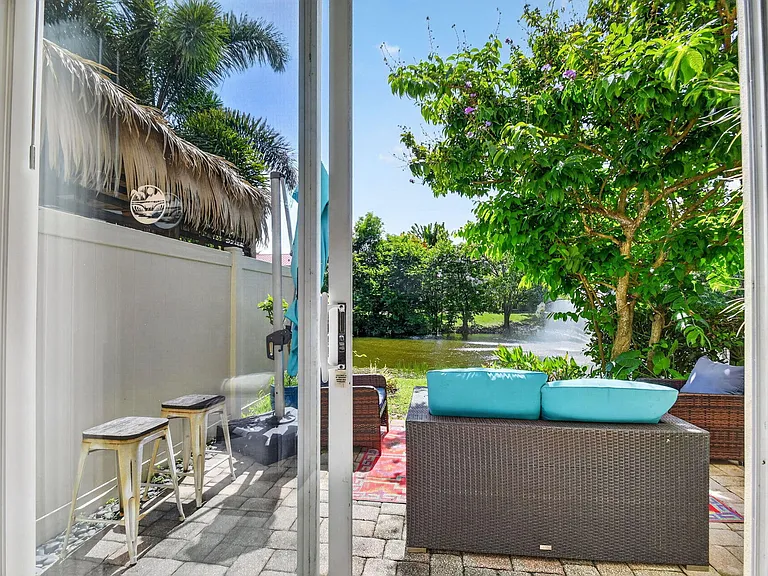 112 Monterey Bay Dr — Photo 51