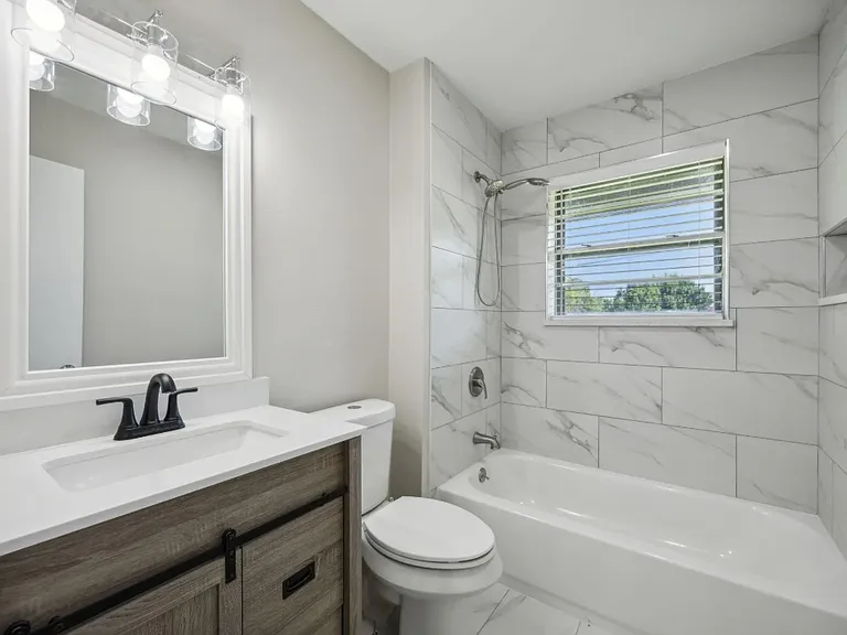 2nd Bathroom