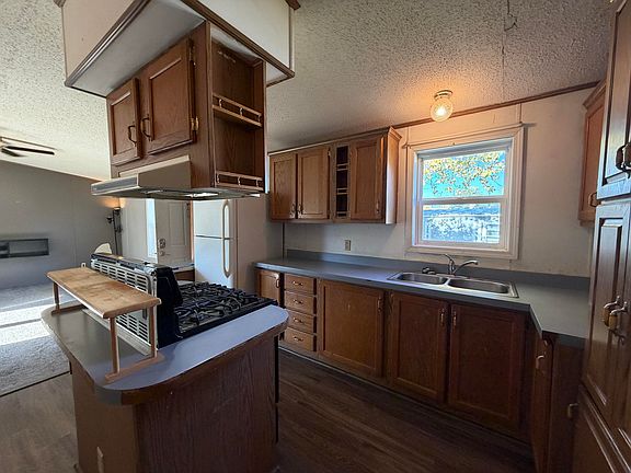 3rd image of 809 S 1st St