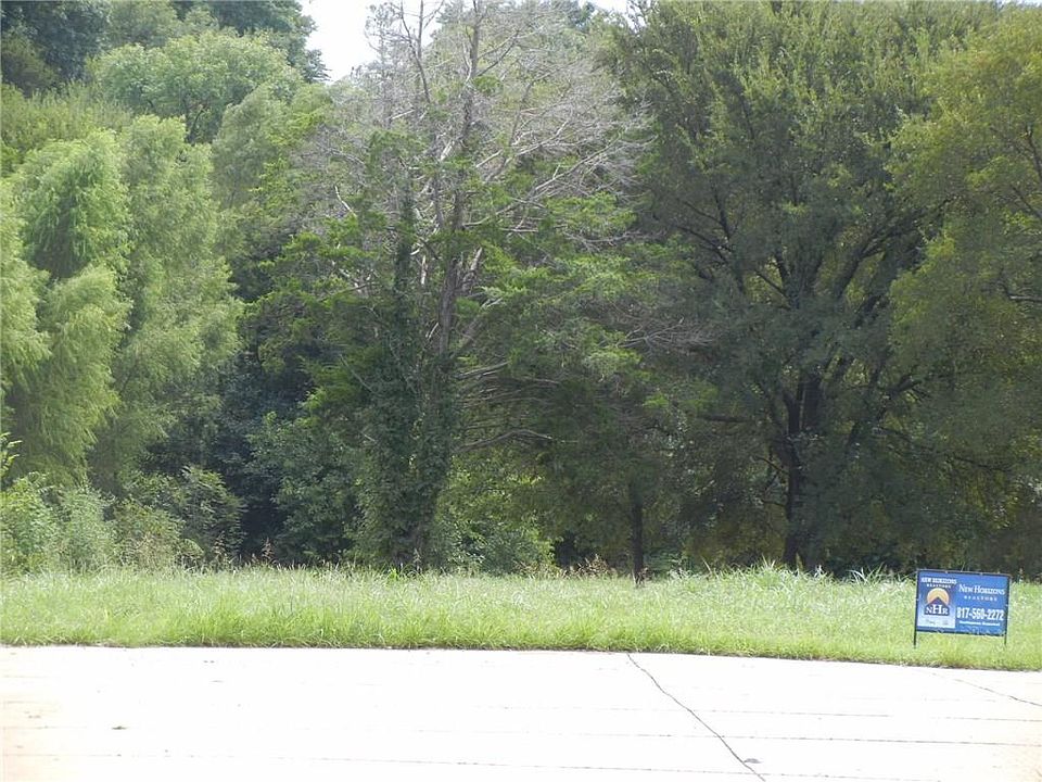 1st image of 1003 Line Dr