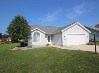 4886 Wintergreen Way, New Haven, IN 46774