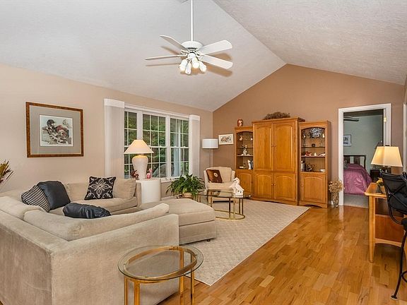 4th image of 83 Kathleen Grant Rd