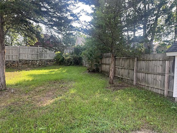 3rd image of 640 N Locust STREET