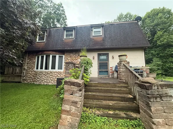 6 Omalia Dr, Mineral Ridge, OH 44440