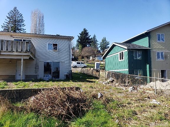 4th image of 2110 N Callow Ave
