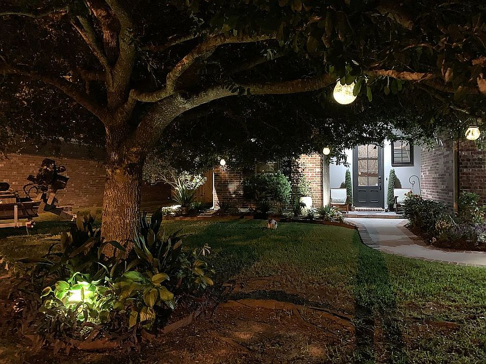 1st image of 301 Moss Brook Dr