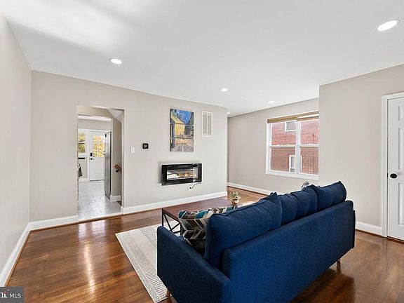4th image of 4717 7TH STREET NE