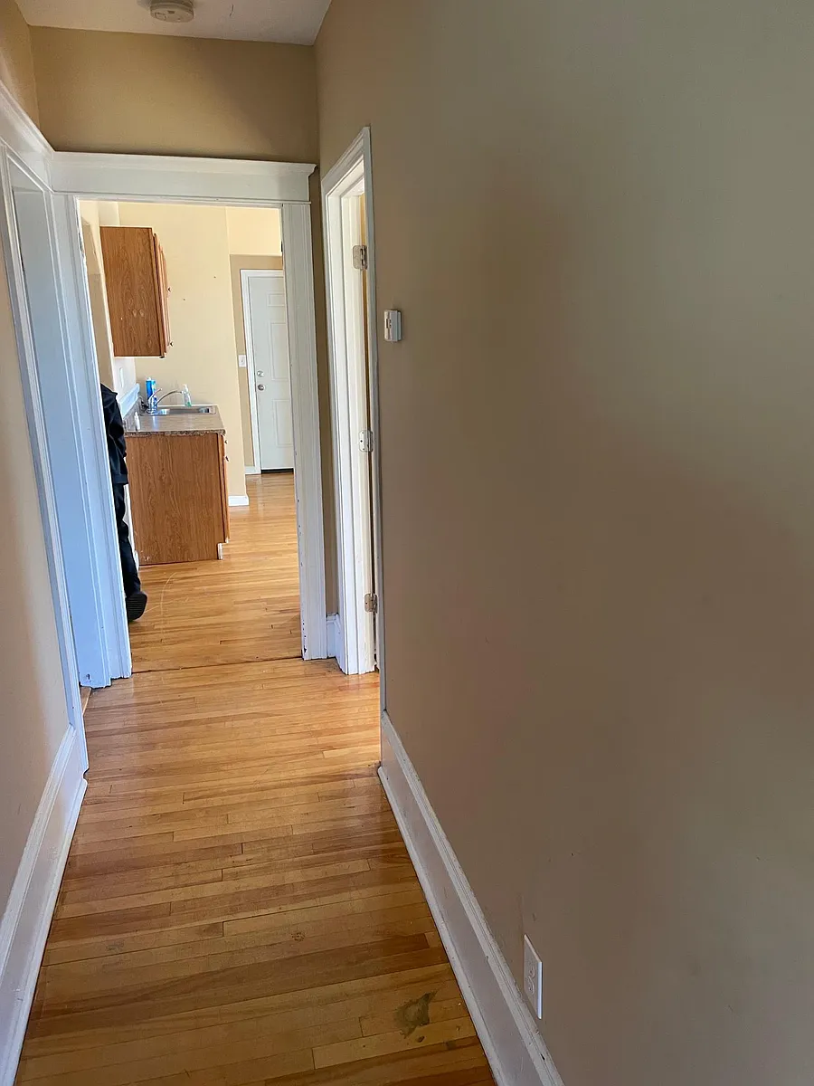 Photo 2 of 14 - 2 Wilkinson St #3 - Worcester, MA Building Photo - 2 Wilkinson St #3