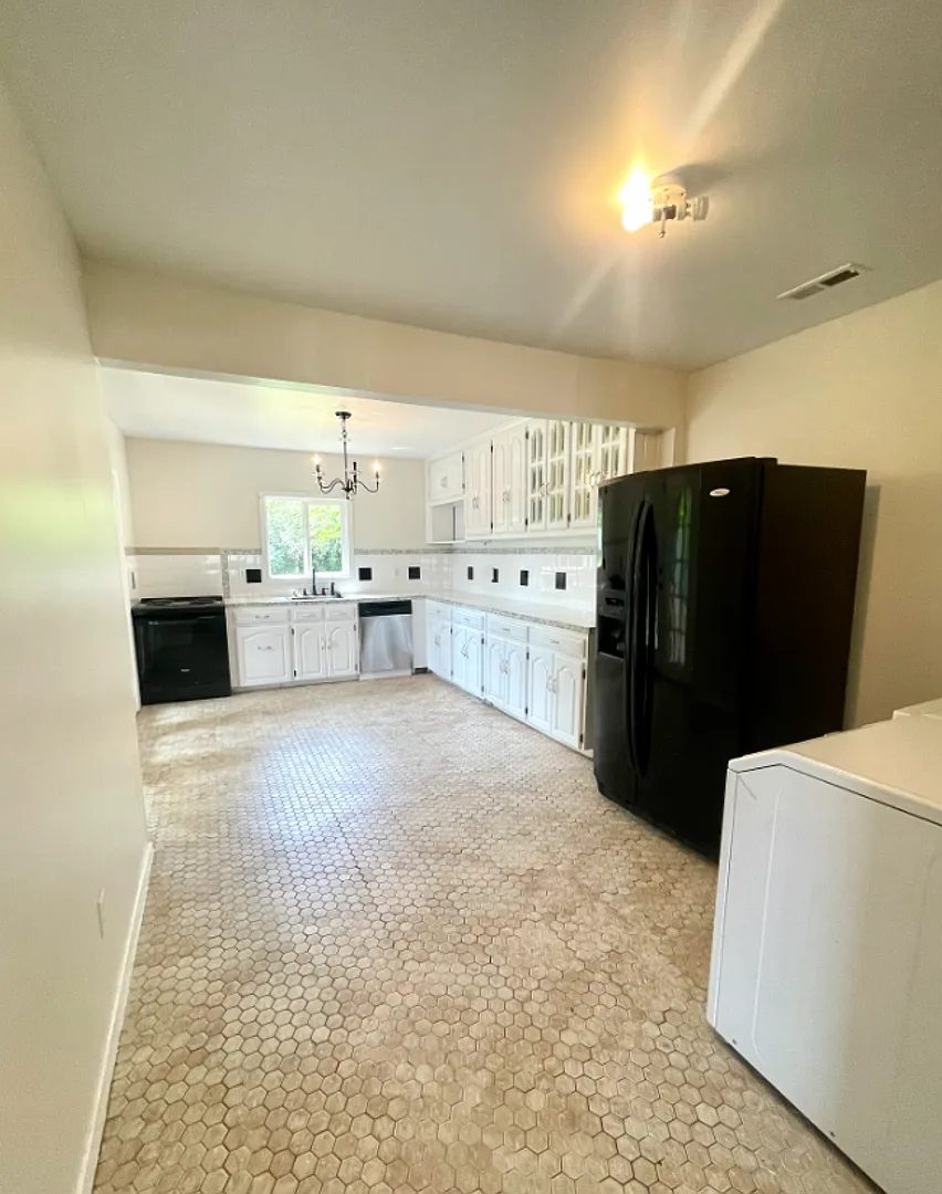 Adorable 3 Bedroom House In Oxford !! — Photo 4