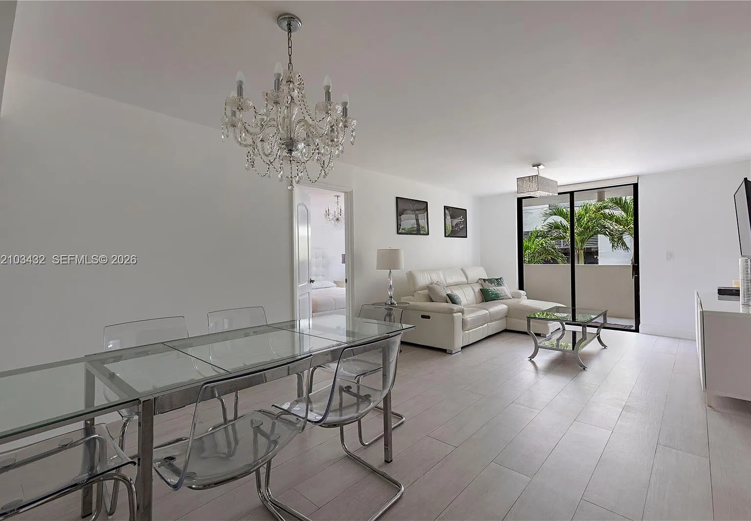 1621 Collins Ave — Photo 1