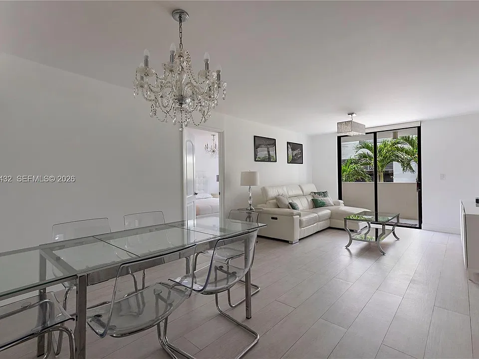1621 Collins Ave #206