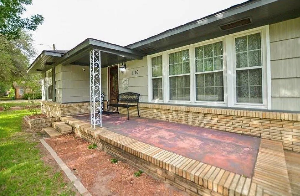3 bed, 1.0 bath, 1538 sqft, $1,850 — Photo 4
