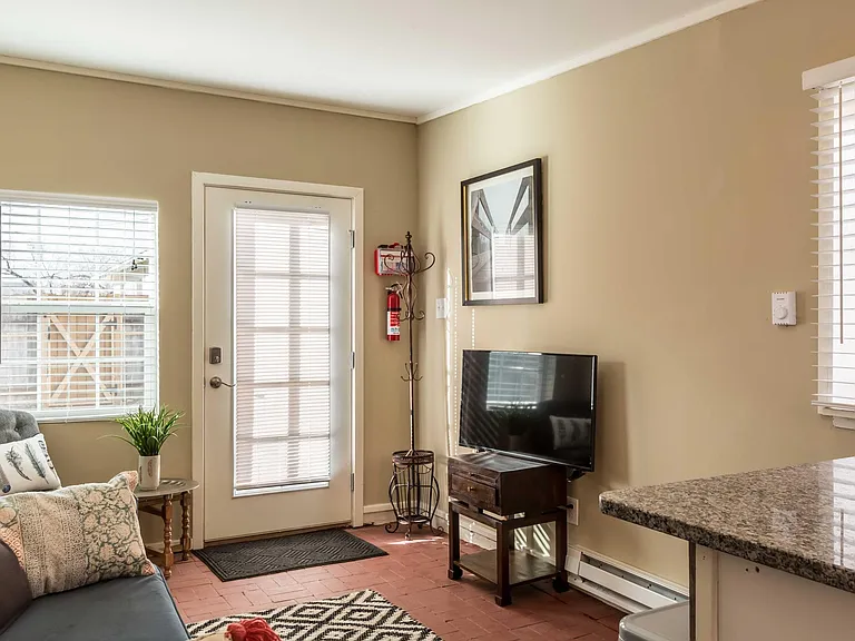 214 Sycamore St SE #1 — Photo 8