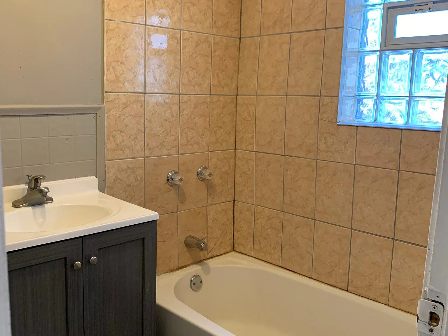 405 S 13th Ave — Photo 3