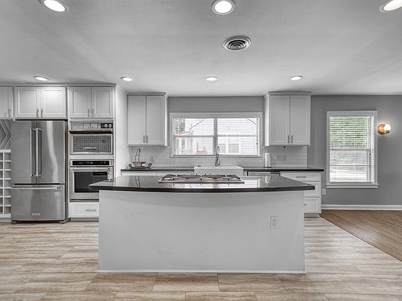 3rd image of 1010 Walton Dr