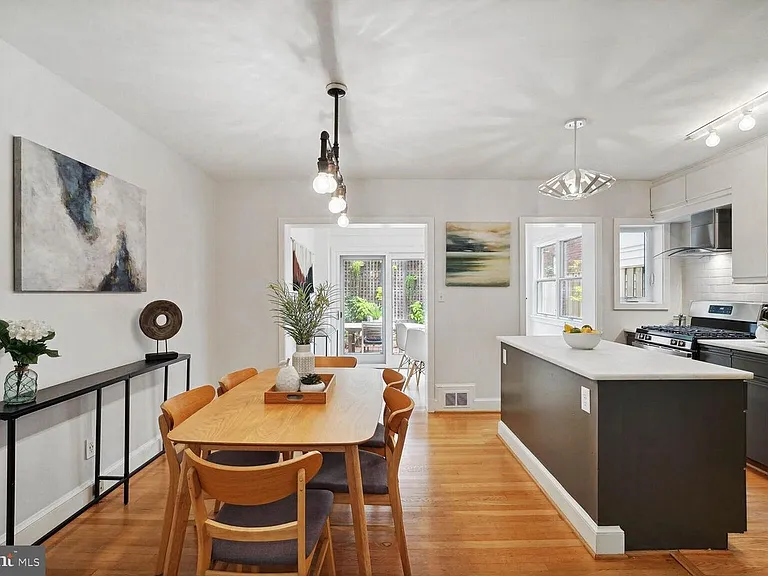 2325 Huidekoper Pl NW — Photo 29