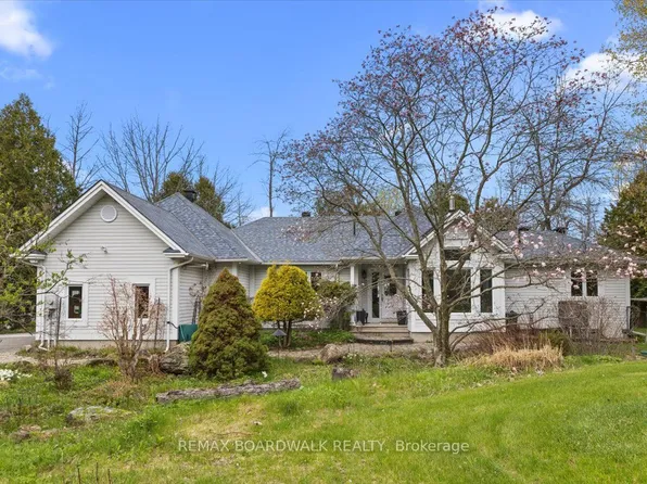 212 Sheldon Rd, Rideau Lakes, ON K0G 1V0