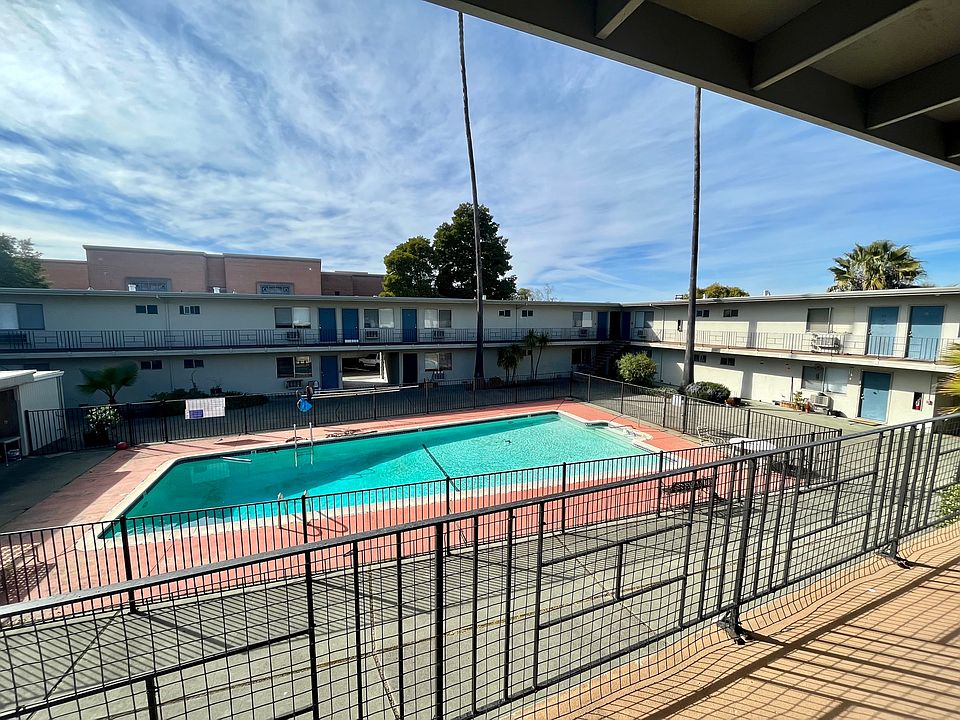 2nd image of 2755 Ventura Ave Unit 18