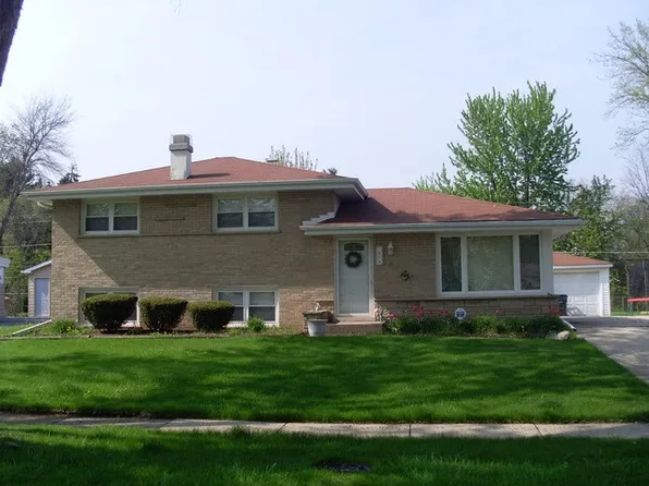 928 Lily Ln, Palatine, IL 60074