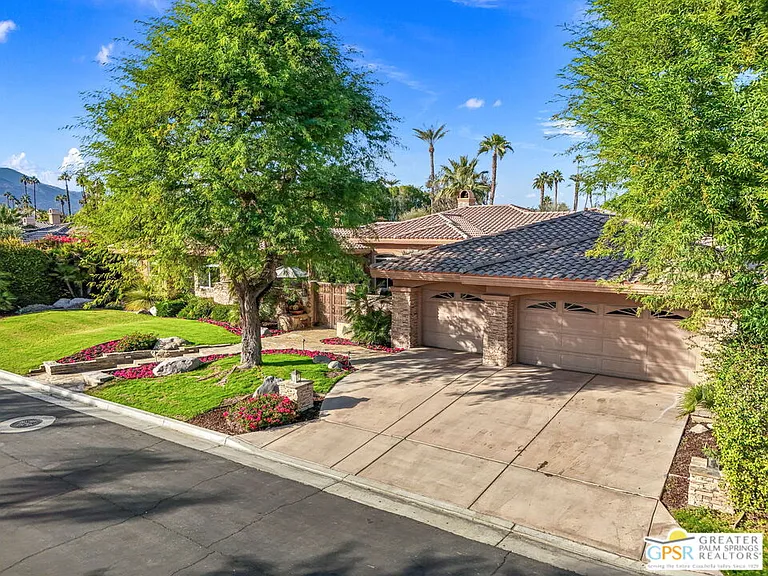 2 Varsity Cir — Photo 65