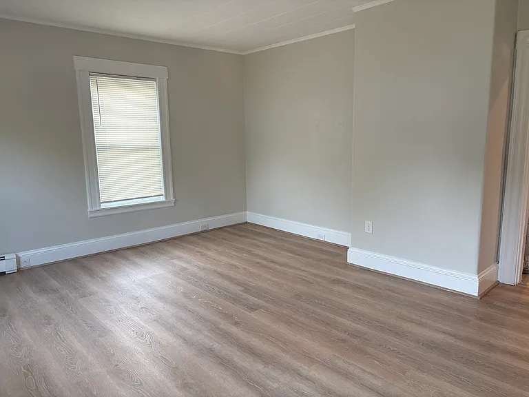11 Ray Ave — Photo 12