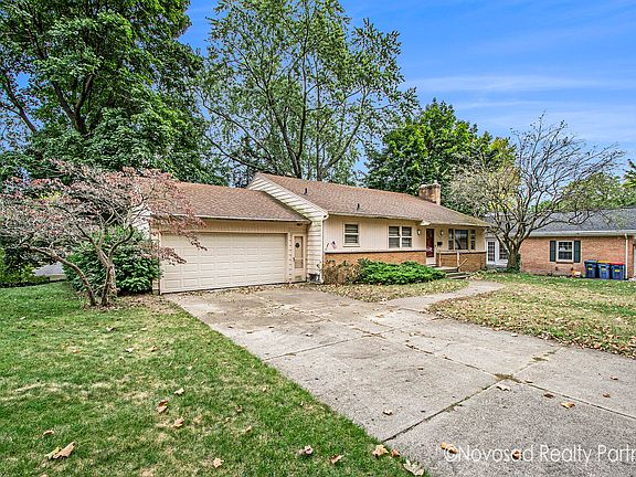 3rd image of 1646 E Kentview Dr NE