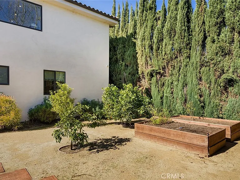 5541 Matilija Ave — Photo 38