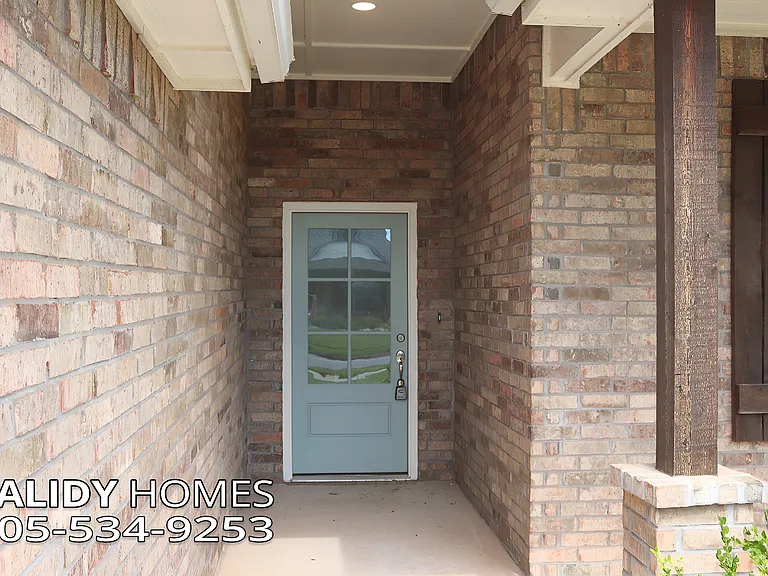 800 Bison Crossing Dr — Photo 2