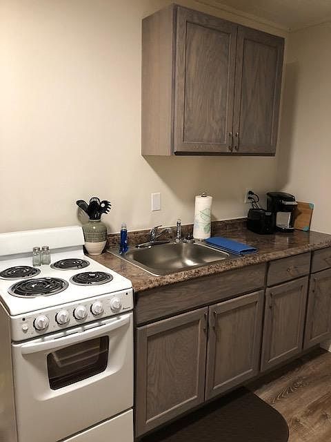2nd image of 154 Green St APT 6