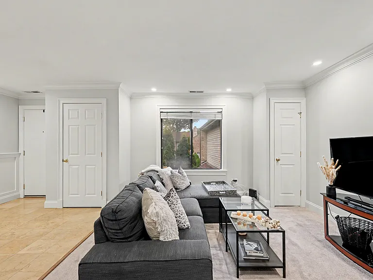 2289 Bedford St #D7 — Photo 11