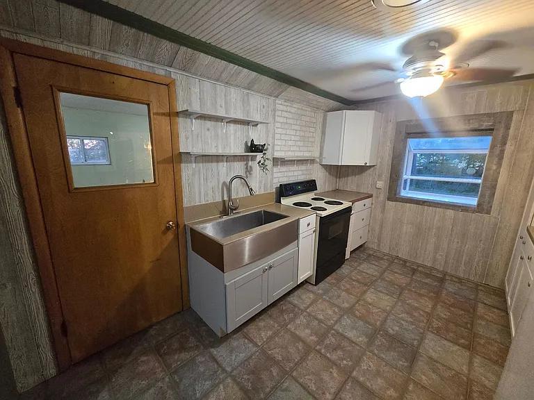 1405 Redwood Rd — Photo 10
