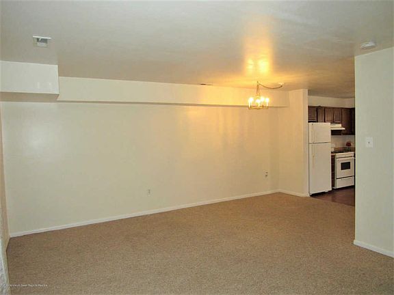 4th image of 75 Pin Oak Ln