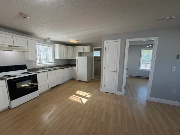 13 Pezzullo St APT 2, Johnston, RI 02919