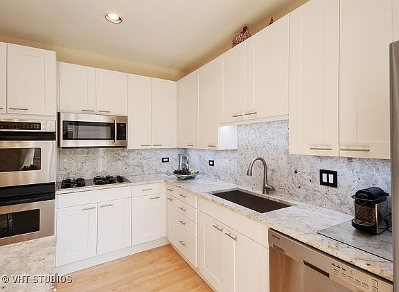 5th image of 1725 W Diversey Pkwy