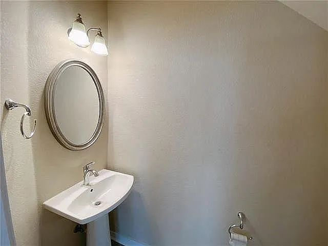2229 Antone St — Photo 7