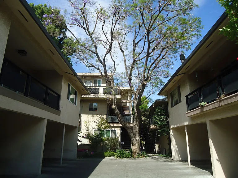 87 Glen Eyrie Ave — Photo 11