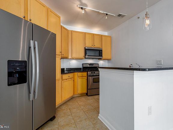 4th image of 2665 Prosperity Ave APT 402